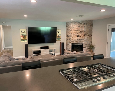 12402 Winding Lane - Photo Thumbnail 16