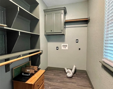 517 S Avenue G - Photo Thumbnail 14