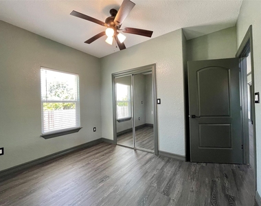517 S Avenue G - Photo Thumbnail 18