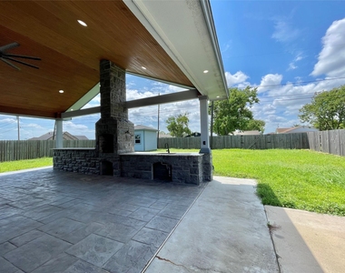 517 S Avenue G - Photo Thumbnail 25