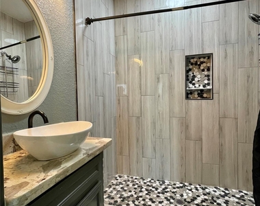 517 S Avenue G - Photo Thumbnail 13
