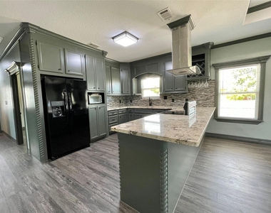 517 S Avenue G - Photo Thumbnail 4