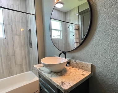 517 S Avenue G - Photo Thumbnail 15
