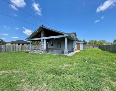 517 S Avenue G - Photo Thumbnail 26