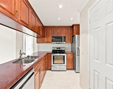 2581 Columbus Way S - Photo Thumbnail 10