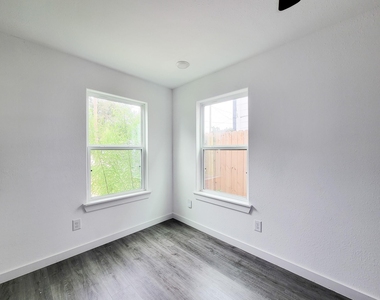8122 Sterlingshire Street - Photo Thumbnail 5