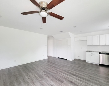 8122 Sterlingshire Street - Photo Thumbnail 6