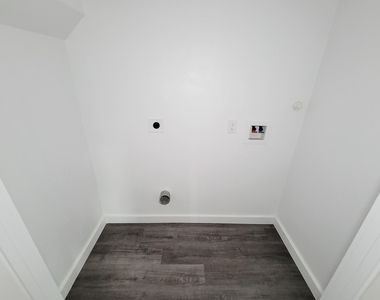 8122 Sterlingshire Street - Photo Thumbnail 11