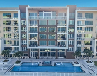 900 N Osceola Avenue - Photo Thumbnail 2