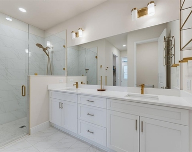 2525 Mario Way - Photo Thumbnail 32
