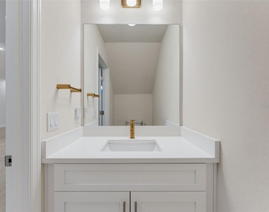 2525 Mario Way - Photo Thumbnail 7
