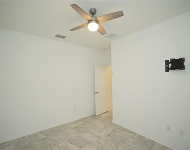 7076 Gulf Cypress Avenue - Photo Thumbnail 9