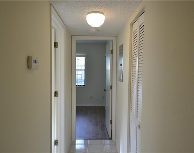 226 Woodlake Wynde - Photo Thumbnail 8