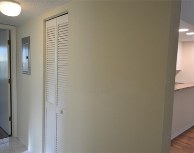 226 Woodlake Wynde - Photo Thumbnail 7