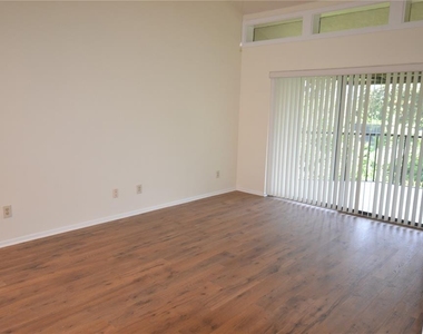 226 Woodlake Wynde - Photo Thumbnail 18