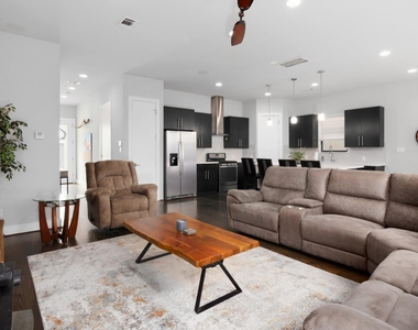 3802 Summa Place - Photo Thumbnail 5