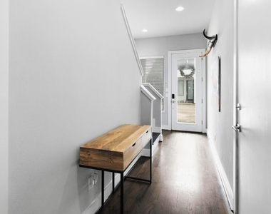 3802 Summa Place - Photo Thumbnail 3