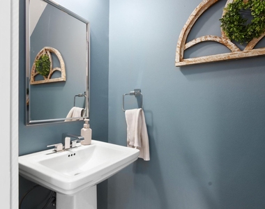3802 Summa Place - Photo Thumbnail 11