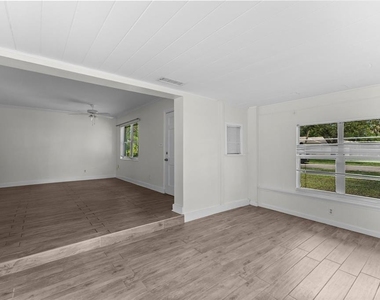 4010 W Angeles Street - Photo Thumbnail 8