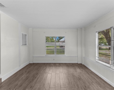 4010 W Angeles Street - Photo Thumbnail 11