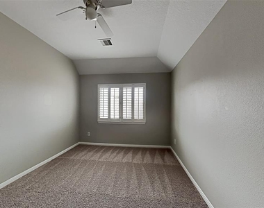 11106 Bandit Trail Dr - Photo Thumbnail 15