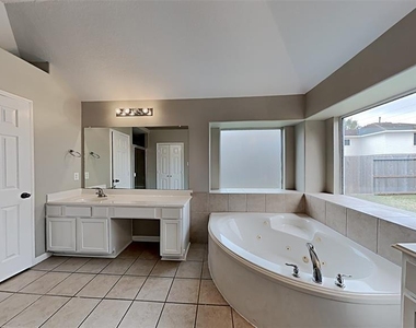 11106 Bandit Trail Dr - Photo Thumbnail 11