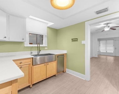 304 W Flora Street - Photo Thumbnail 6