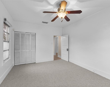 304 W Flora Street - Photo Thumbnail 12