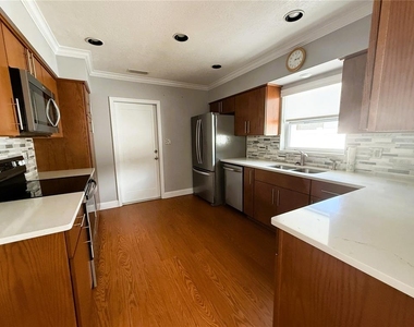 1048 40th Avenue Ne - Photo Thumbnail 9