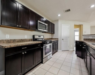 29327 Legends Green Drive - Photo Thumbnail 4