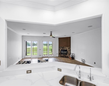 651 Saxony Boulevard - Photo Thumbnail 9