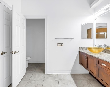 651 Saxony Boulevard - Photo Thumbnail 24