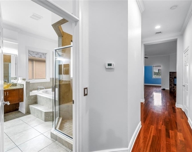 651 Saxony Boulevard - Photo Thumbnail 21