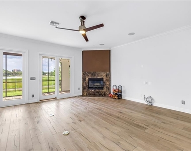 651 Saxony Boulevard - Photo Thumbnail 2
