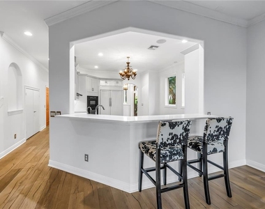 651 Saxony Boulevard - Photo Thumbnail 5