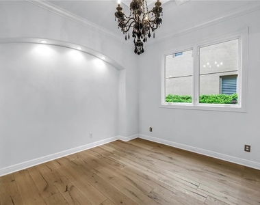 651 Saxony Boulevard - Photo Thumbnail 13