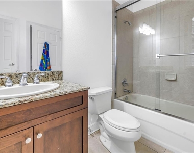 651 Saxony Boulevard - Photo Thumbnail 32