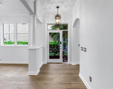 651 Saxony Boulevard - Photo Thumbnail 12