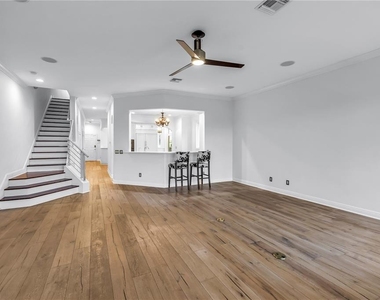 651 Saxony Boulevard - Photo Thumbnail 4