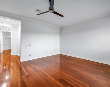 651 Saxony Boulevard - Photo Thumbnail 15