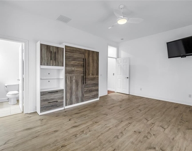 651 Saxony Boulevard - Photo Thumbnail 30