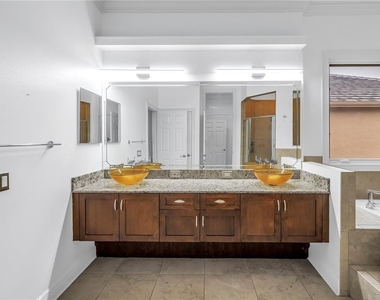 651 Saxony Boulevard - Photo Thumbnail 22