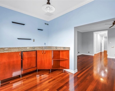 651 Saxony Boulevard - Photo Thumbnail 17