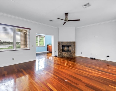 651 Saxony Boulevard - Photo Thumbnail 14