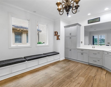 651 Saxony Boulevard - Photo Thumbnail 8