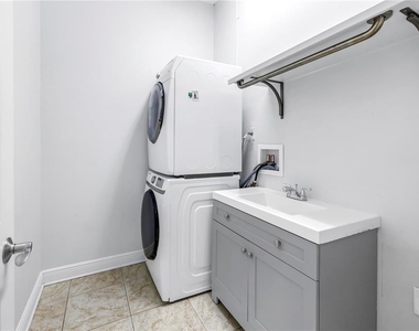 651 Saxony Boulevard - Photo Thumbnail 29