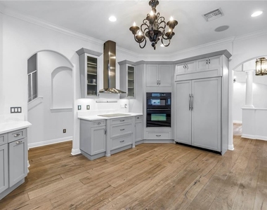 651 Saxony Boulevard - Photo Thumbnail 1