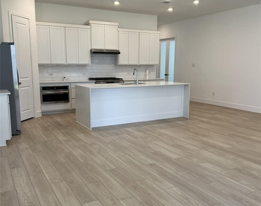 2619 Grove Crest Drive - Photo Thumbnail 8