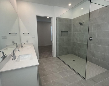 2619 Grove Crest Drive - Photo Thumbnail 10