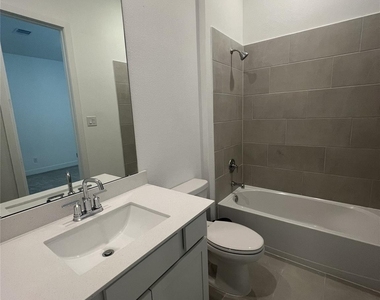 2619 Grove Crest Drive - Photo Thumbnail 12